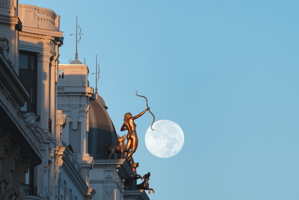 Luna del Cazador 2026 en Tauro: significado astrológico y rituales
